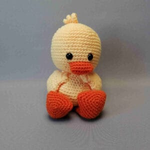 Baby knuffel eend geel oranje gehaakt1